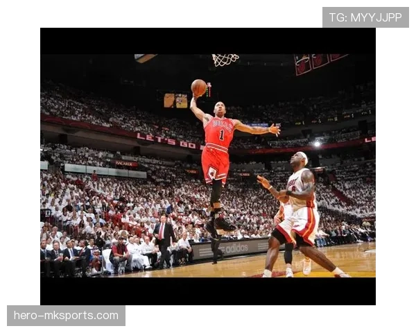 德里克·罗斯利用突破拉开进攻空间 提升季后赛关键得分效率