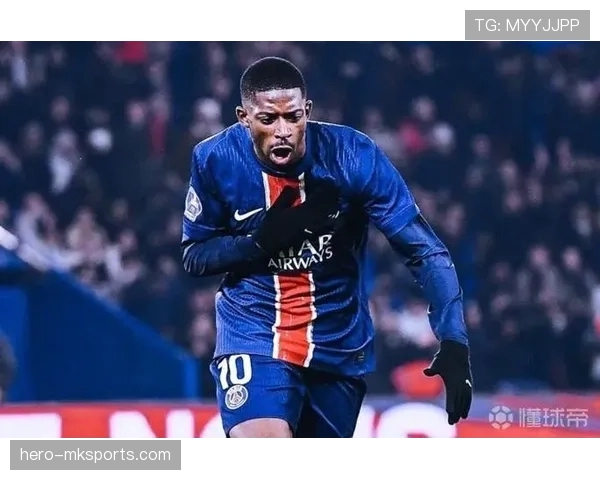 奥斯曼登贝莱这懒散赛场外一天，衣服都比我衣柜时髦十倍！