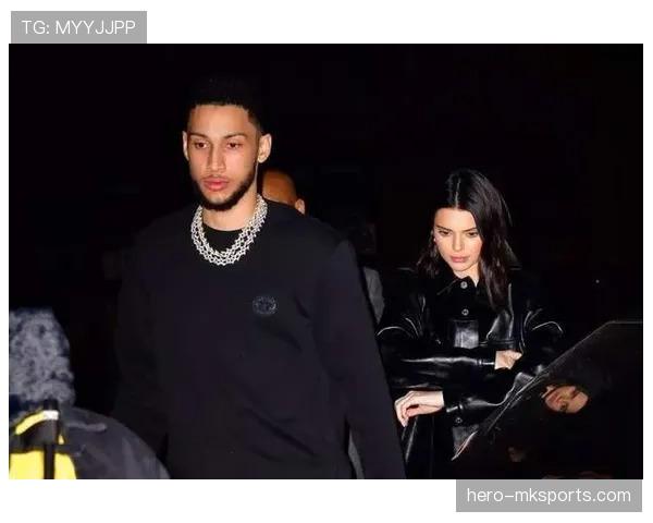 德文·布克球场外的生活跟普通人差太多，连买个冰激凌都像在拍电影