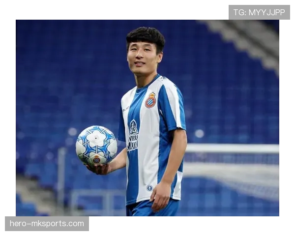 武磊的衣柜堪比精品店，我的银行卡看了都想挂急诊