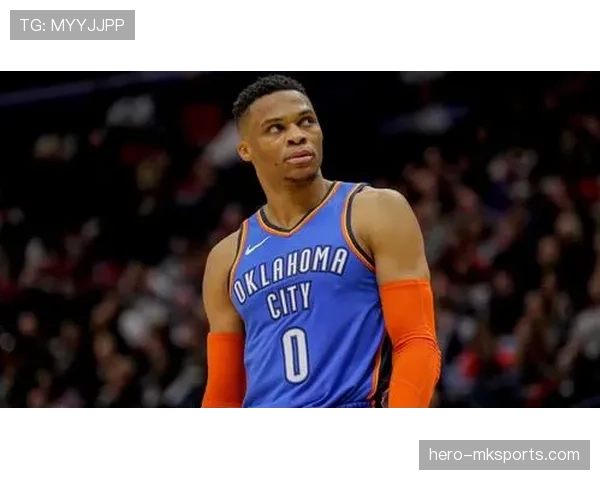 韦斯特布鲁克又把机场当T台，我看鞋标价的时候心都凉了