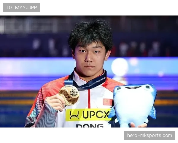 董志豪训练完直接啃鸡腿？这自律和放纵切换也太丝滑了